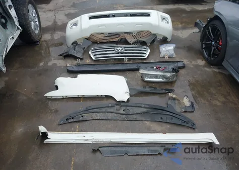 2015 Toyota Land Cruiser V8 from USA, damaged, VIN JTMHY7AJ3F4033927